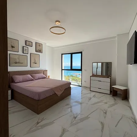 شقة Sea La Vie - Elegant Beachfront Family Apartment, Shengjin *
