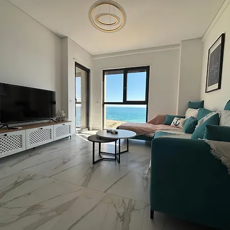 Sea La Vie - Elegant Beachfront Family Apartment, Shengjin شقة Lezhë