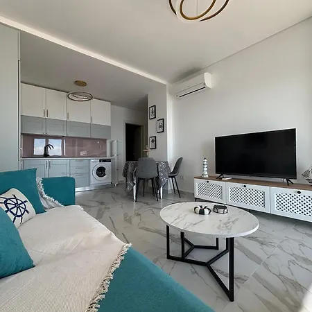 Sea La Vie - Elegant Beachfront Family Apartment, Shengjin Апартаменты *