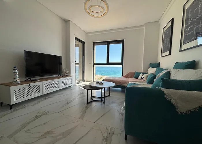 Sea La Vie - Elegant Beachfront Family Apartment, Shengjin Апартаменты Лежа