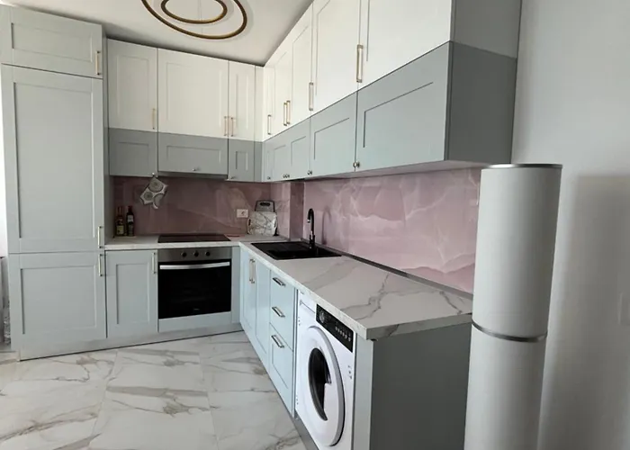Апартаменты Sea La Vie - Elegant Beachfront Family Apartment, Shengjin Лежа