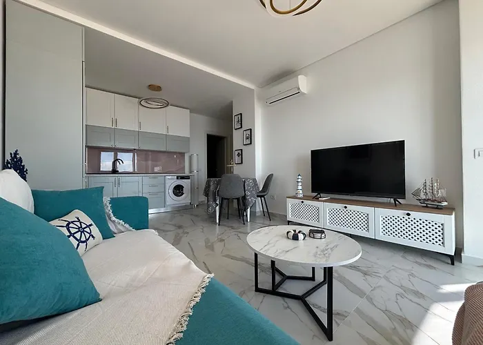 Sea La Vie - Elegant Beachfront Family Apartment, Shengjin Апартаменты *