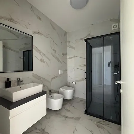 Sea La Vie - Elegant Beachfront Family Apartment, Shengjin Lezhë