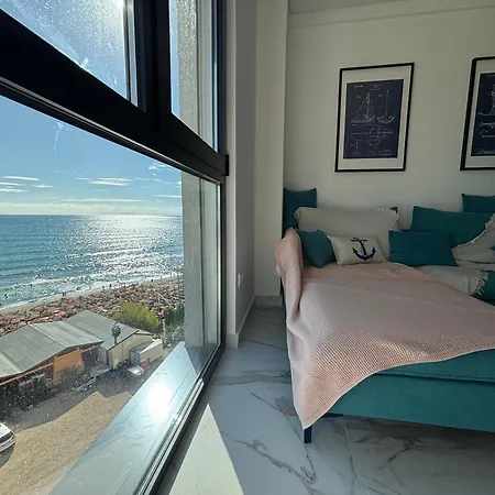 Sea La Vie - Elegant Beachfront Family Apartment, Shengjin Lezhë
