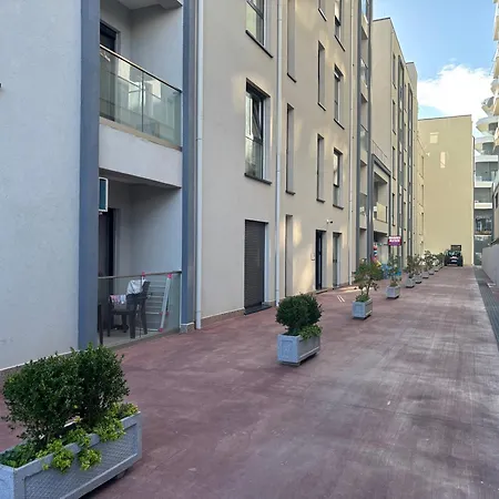 Sea La Vie - Elegant Beachfront Family Apartment, Shengjin * Lezhë