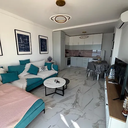 Apartment Sea La Vie - Elegant Beachfront Family Apartment, Shengjin *